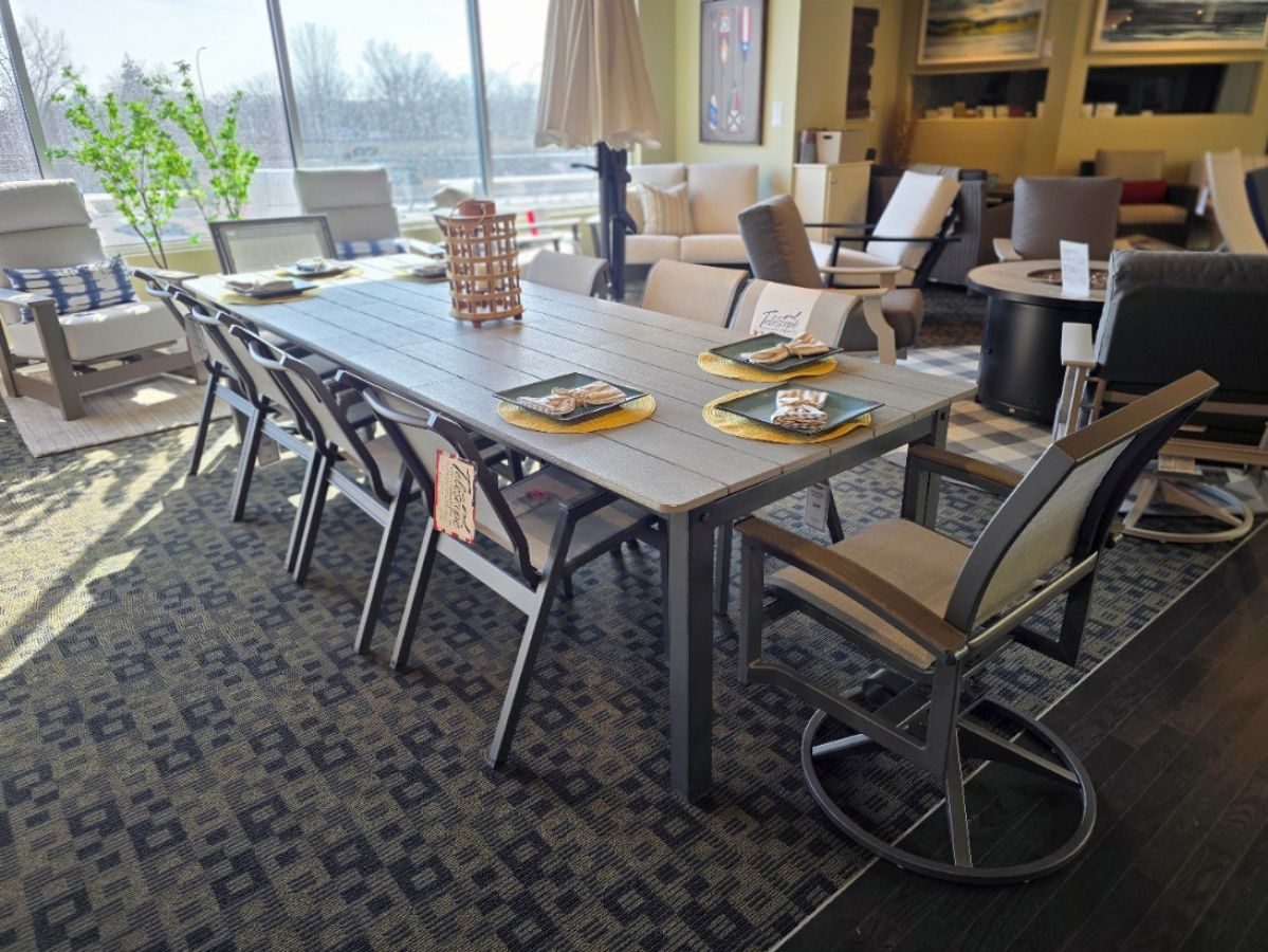 Bazza Sling / MGP Dining : outdoor-patio