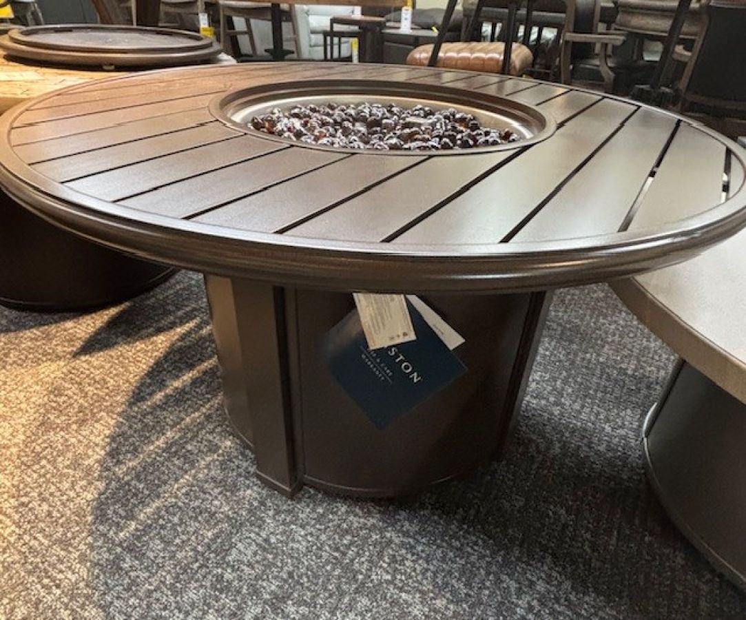 Winston 44” outdoor fire table : furniture